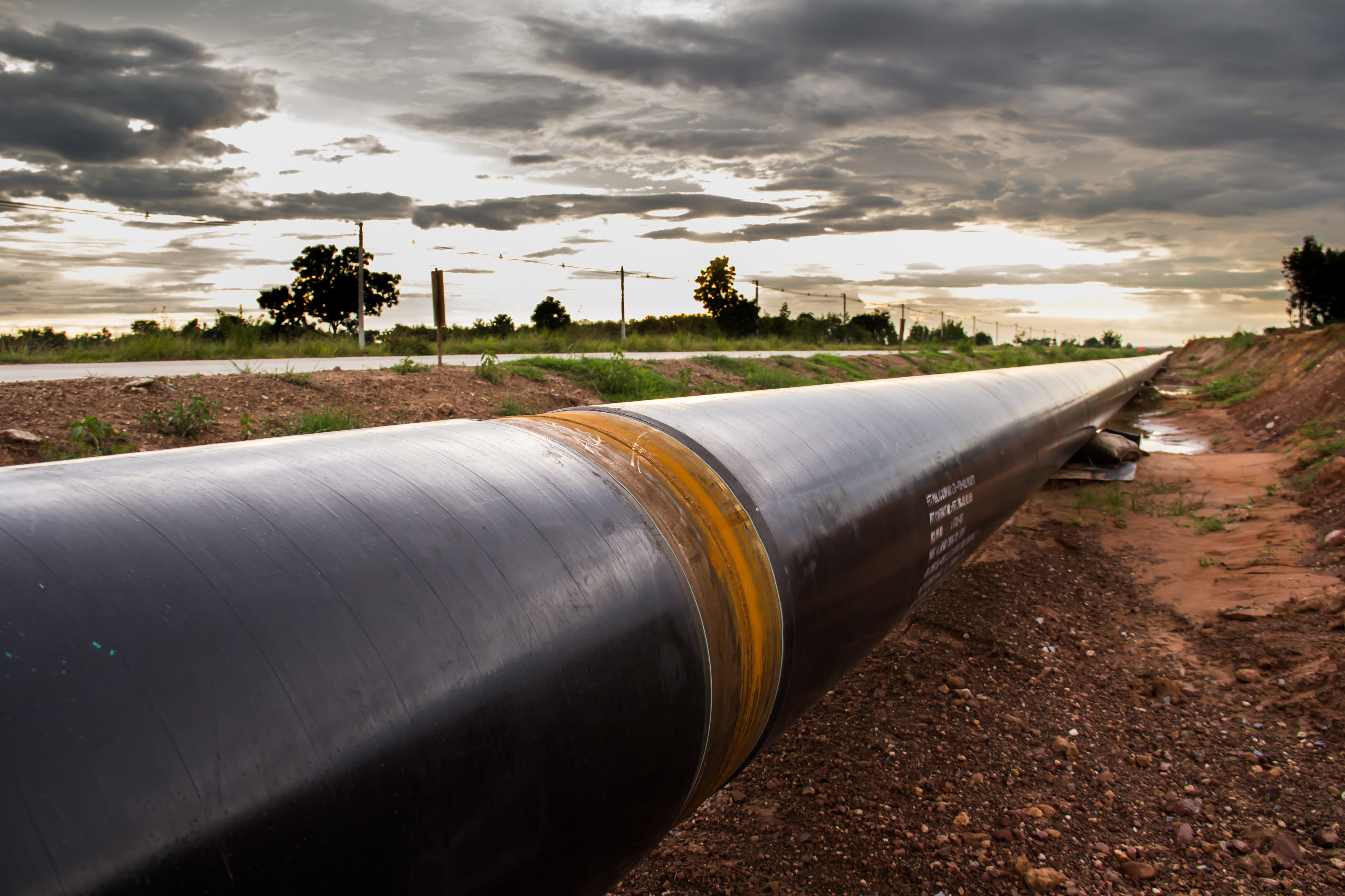 Cross-country pipeline works